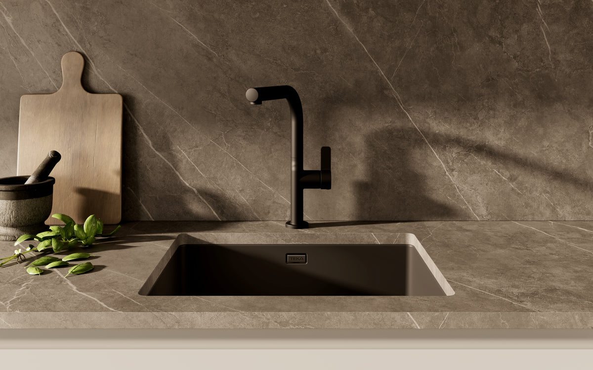 OVAL 938 Single lever pull-out kitchen tap with oval body and 38 flexible inlet pipes