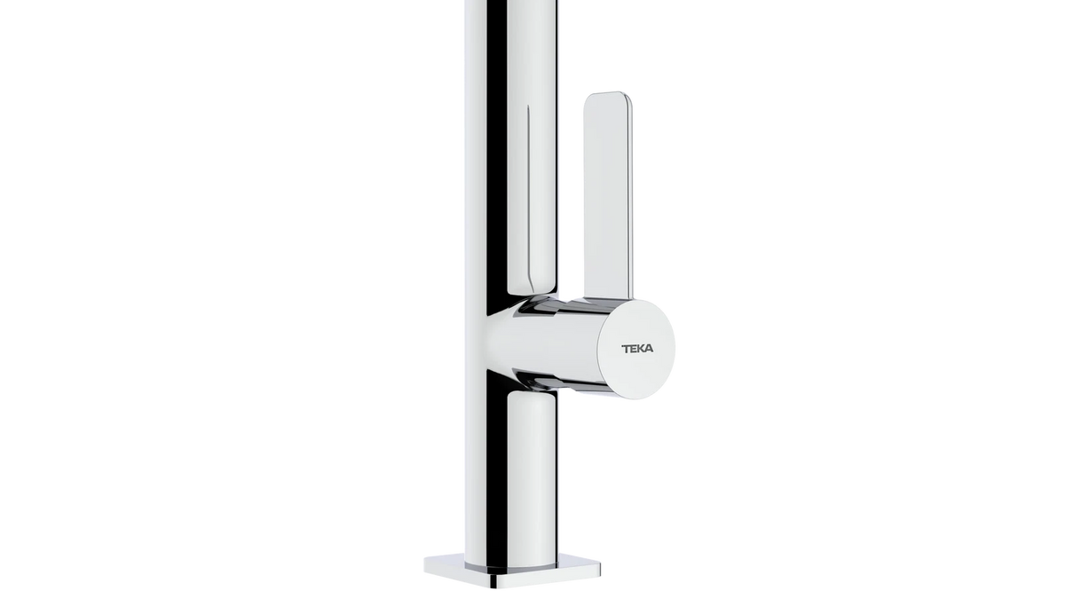 FO 915 Minimalistic Single Lever Kitchen Tap with high swivel spout